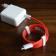 El cargador puede alimentar otros dispositivos USB-C (incluso portátiles) hasta 45 vatios.